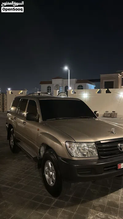 Toyota Land Cruiser GXR 2