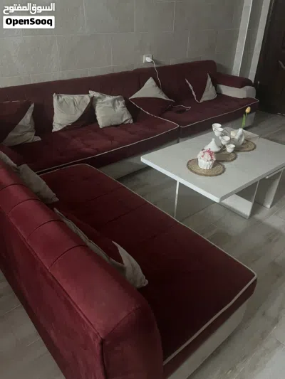 طقم كورنر حديث مستعمل مده 3 أعوام والحالة جيدة جدا يتكون من 15 مقعد (6 وحدات ) لونه خمري وبيج 3
