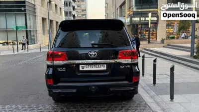 Toyota Land Cruiser VXR 2