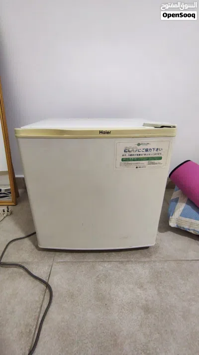 HAEIR MINI FRIDGE 4