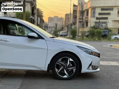 Hyundai Elantra Standard 4