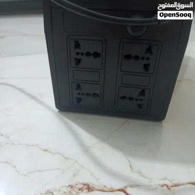 1:.بلي سيشن 4 سلم بدون اليدات 2:يو اس بي 3:قرص فيفا 21 ولكن الغلاف متضرر ولكن القرص نظيف 4