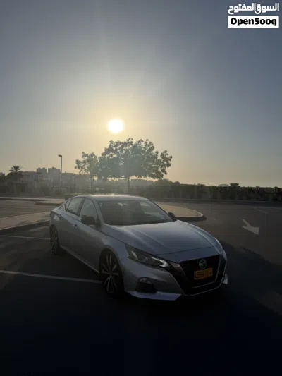 Nissan Altima SR 2