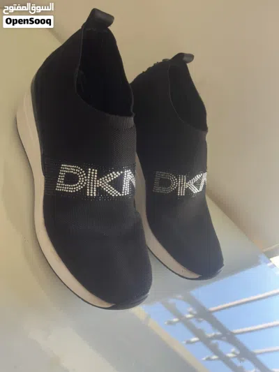 شوز DKNY اوريجينال مستعمل بحالة ممتازة نمرة 41 متوفر خدمة توصيل 4