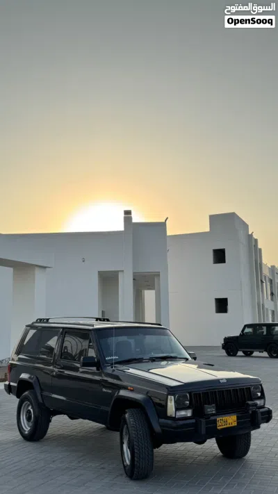 Jeep Cherokee Sport 2