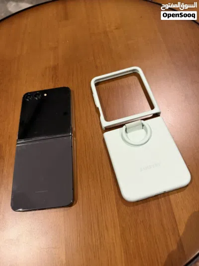 New condition Samsung Z Flip 5 256GB 2