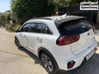 Kia Niro EX Touring 4