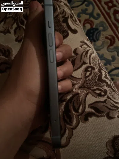 IPhone 14 128gb متعمل حاله ممتازه من غير اي خبش او تغير شاشه او مصلح 4
