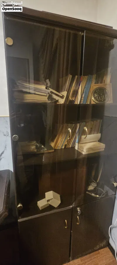 مكتب فاخر للبيع – خشب عالي الجودة بحالة ممتازة (طقم كامل) 2
