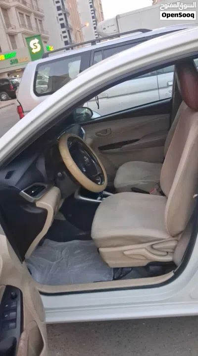 Toyota Yaris Basic 2