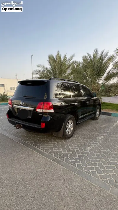 Toyota Land Cruiser VXR 2