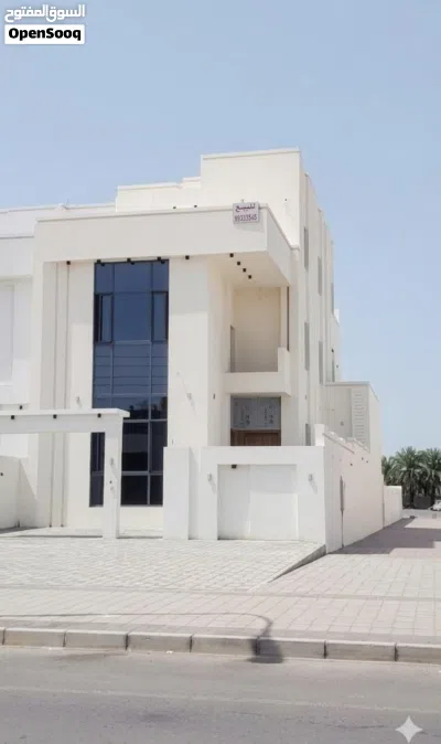 فيلا في وسط الخوض في ارقى الاحياء السكنيه جميع الخدمات متوفره منطقه حيويه مرغوبه مطلوبه محبوبه . 3