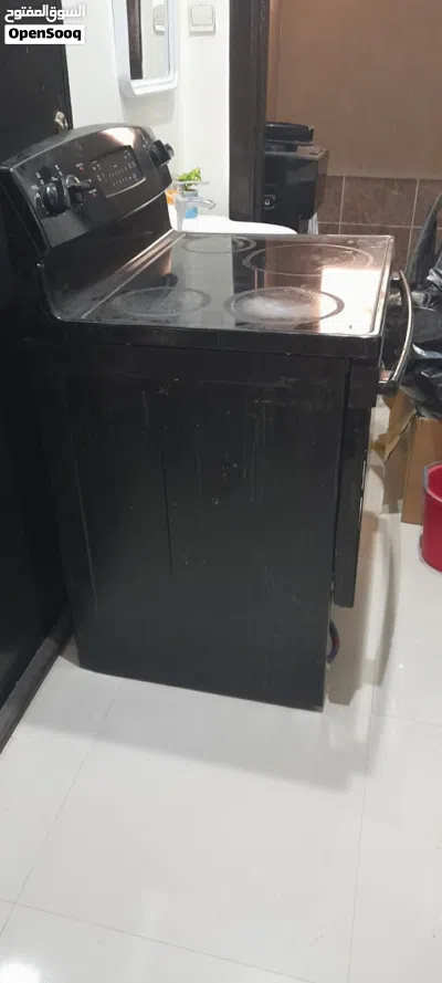 General Electric (GE) Electrical Cooking Range • 4 Burners And Oven 2