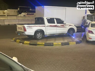 Toyota Hilux DLX 2