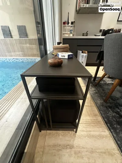 West Elm Profile Media Console 55” – مستورد أمريكي – معدن فاخر – حالة ممتازة مع خدش ب 3