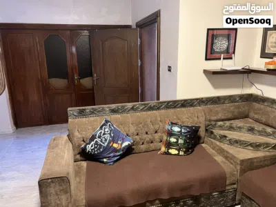 للبيع طقمين كنب بحالة الوكالة استخدام قليل وبسيط 4