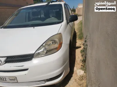 Toyota Sienna LE 2