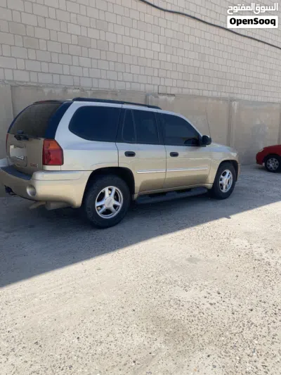 GMC Envoy Denali 2