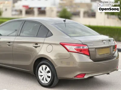 Toyota Yaris E 2