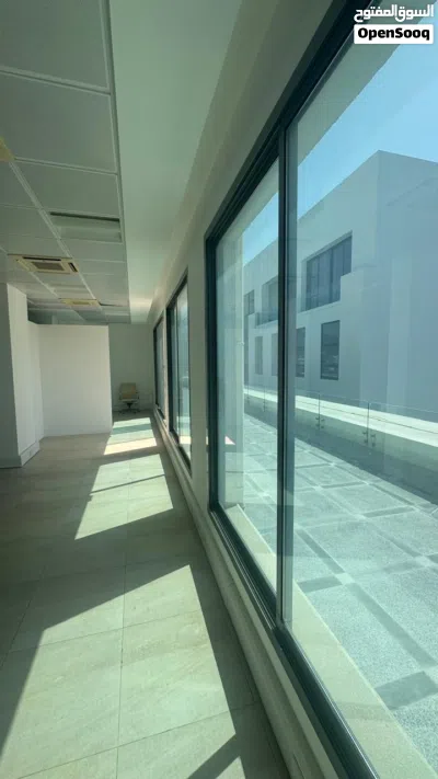 مكتب للايجار 66 م في شاطئ القرم مساحه مفتوحه/Office for rent, 66 sq meters, in Qurm Beach,open 4