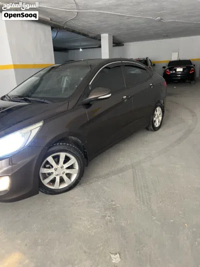 Hyundai Accent Standard 3