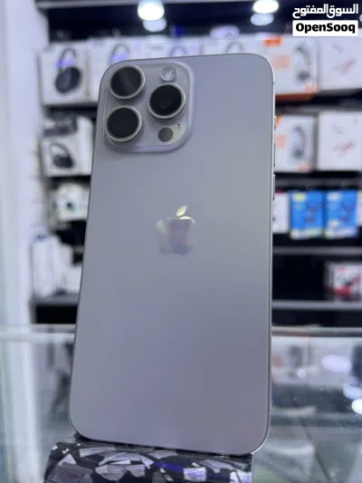 iPhone 15 Pro Max 256 GB - Battery 86% ايفون 15 برو ماكس 256 / الجهاز فقط في نقطة سودة صغيرة بالشاشة 4