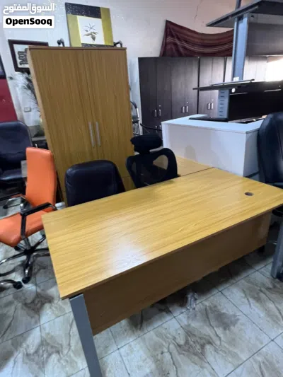 تشكيلة مكاتب مستعملة بحالة الجديد للبيع 4