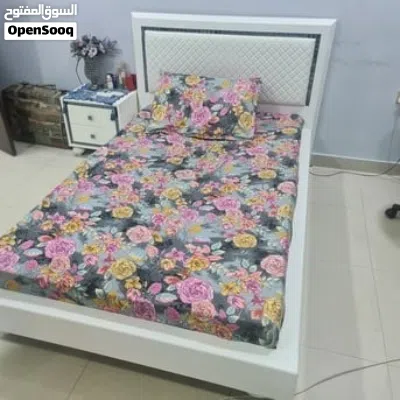 Home centre bed and table for sale 3