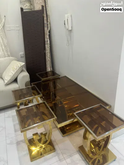 طاوله مع خدماتها ماركة قوتشي 2