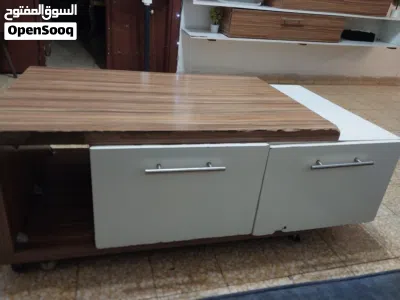 طقم طاولة مع ثلاث رفوف جانبية كبار فيها ضرف لون ابيض مع خشبي مميز 2