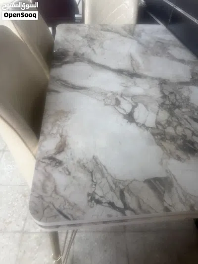 طالو بحاله جيده لا يوجد بها مشاكل ابيض اللون ارجل فضيى 4