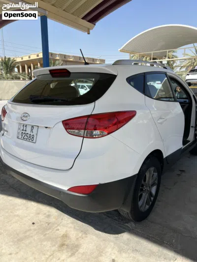 Hyundai Tucson SE 4