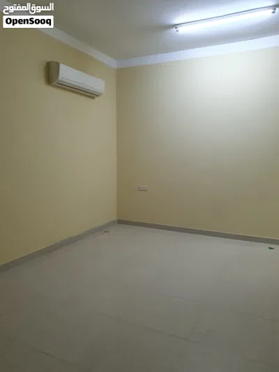 فله دور ارضي للايجار في صحار الملتقى 4