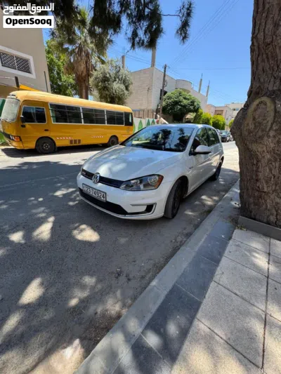 Volkswagen Golf E-Golf 2