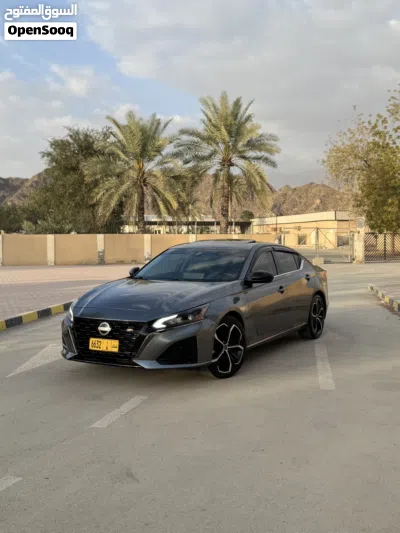 Nissan Altima SR 2