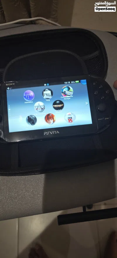 Ps vita 2000 in extremely clean condition for sale 4