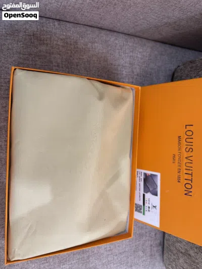 جنطه LV جديده مع علبتها 4
