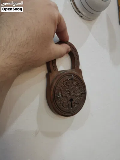 طقم علاقات للمفاتيح خشبي بشكل قفل 4