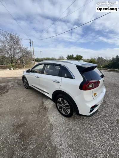 Kia Niro EX Touring 3