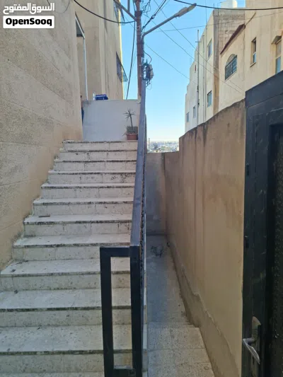 منزل للبيع 3 طوابق جبل المنارة قابل للتفاوض رقم هاتف التواصل بوصف الاعلان 3