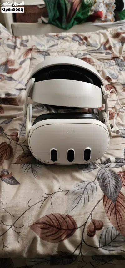 نظاره واقع افتراضي oculus quest 3 مع بطاريه اضافيه بيه مجال 2