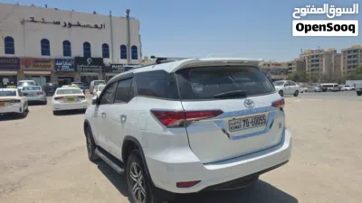 Toyota Fortuner Standard 2