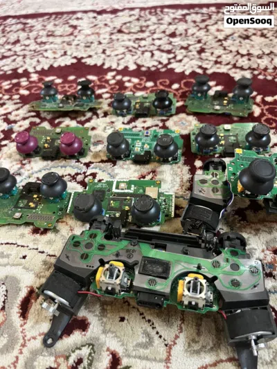 قطع غيار أجهزه بلستيشن4جميع القطع متوفره الأصلي والغير اصلي وبأقل الأسعار يوجد مثل الأزرار والقطع 2
