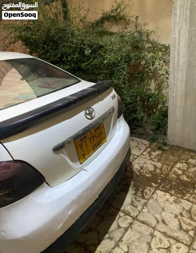 Toyota Yaris E 4