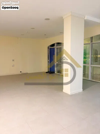 طابق تجاري للايجار في منطقة حي عمان ، المساحة 250 4