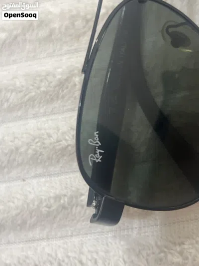 نظارة شمسية من ماركة Ray-Ban 2