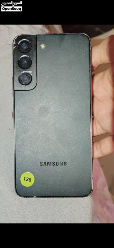 جوال s22 5G ذاكره 128 جيجا ورام 8 والجوال معروف مايحتاج شرح فيه آثار استخدام فقط لاغير السعر 55 الف 2