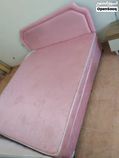 King Size bed with mattress .brand name easy sleep .neat and clean 3
