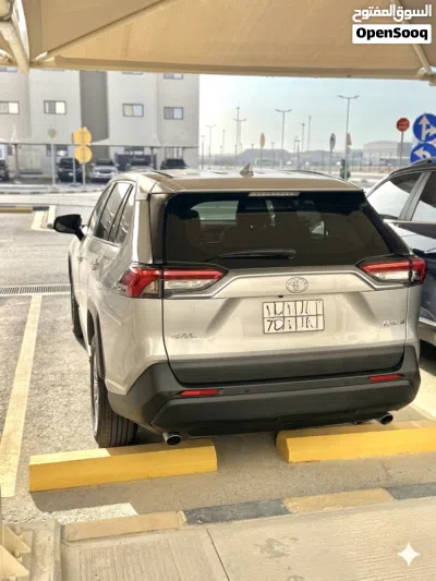 Toyota RAV 4 LE 2