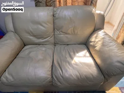 Leather Sofa set with center table, rug and two side tables 3